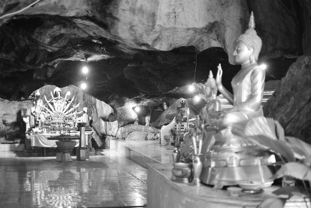 Hostel Bankaikow Kanchanaburi Zewnętrze zdjęcie